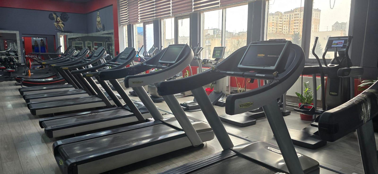 Golden Gym Fitness Center studio image